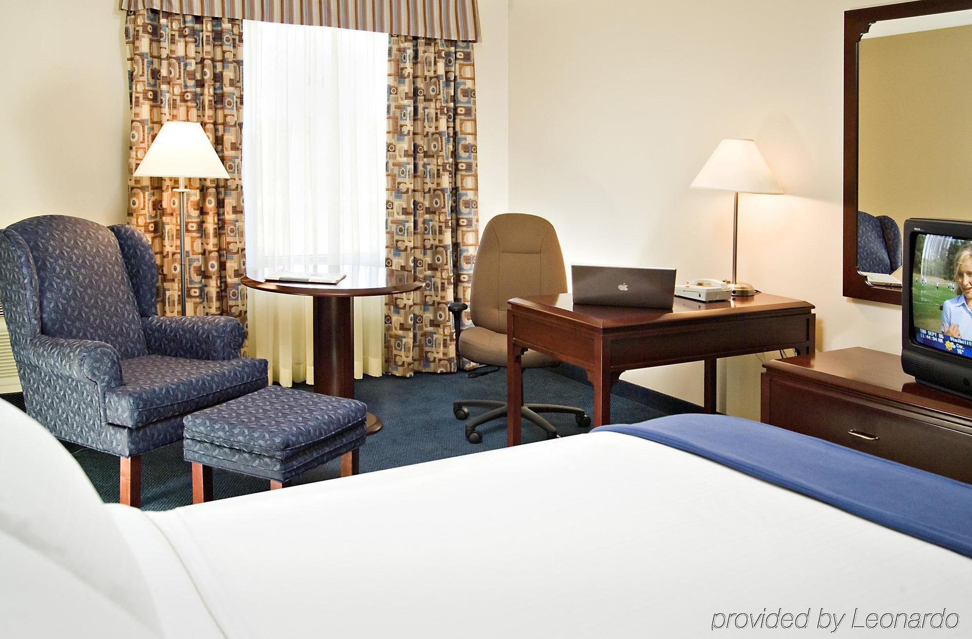 Chateau Bedford Trademark Collection By Wyndham Hotel Halifax Room photo