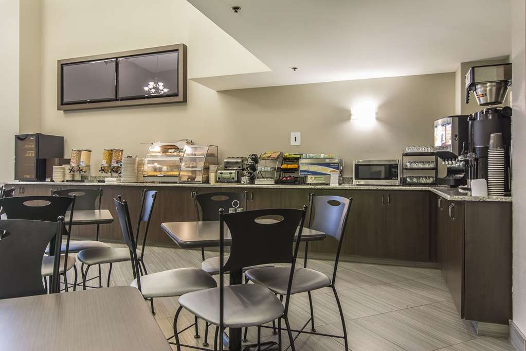 Chateau Bedford Trademark Collection By Wyndham Hotel Halifax Restaurant photo